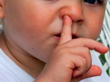 У малыша в носу застряла горошина