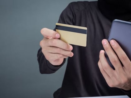 Не пора ли прекратить спонсировать мошенников или почему женщин обманывают чаще, чем мужчин?