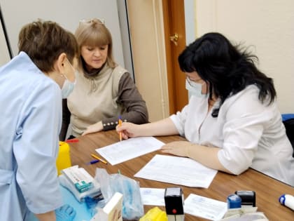 Коллектив региональной Федерации профсоюзов принял участие в ежегодной акции по вакцинации от гриппа