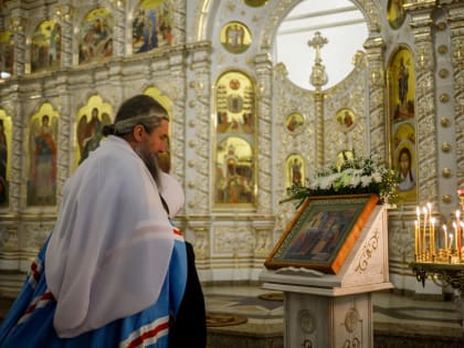 Митрополит Евгений совершил Божественную литургию в храме в честь Благовещения Пресвятой Богородицы в Академическом
