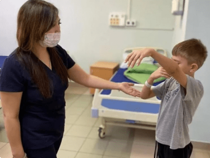 Около 2,3 тысячи маленьких уральцев ежедневно проходят профилактические осмотры в Свердловской области