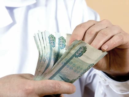 С 1 марта повысят зарплаты медикам в малых городах, районных центрах и сёлах