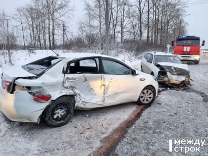 В Нижнем Тагиле на Свердловском шоссе столкнулись Kia и Priora