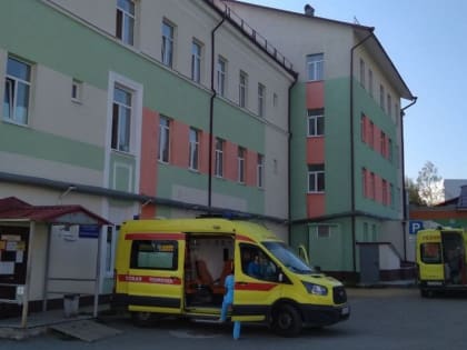 Уральские врачи успешно прооперировали 100-летнюю пациентку с тяжелой травмой бедра