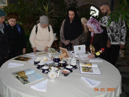 Храм-Памятник на Крови приглашает на новую выставку-экскурсию «Цветы в доме Романовых»