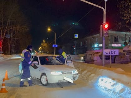 Мужчина момент аварии вспомнить не смог. В Каменске-Уральском пьяный пешеход спровоцировал ДТП