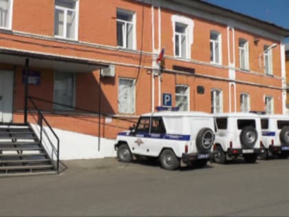 Полицейские Алапаевска задержали подозреваемых в совершении квартирной кражи