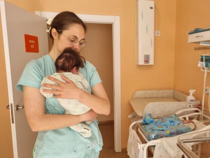 Врачи двух ведущих клиник региона впервые в своей практике спасли новорождённого мальчика с пневмонией благодаря ЭКМО