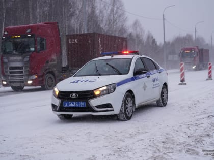 Под Екатеринбургом междугородний автобус №894 сломался в 30-градусный мороз