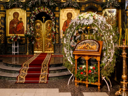 «Христос пришел на землю лично для каждого»: митрополит Евгений совершил Рождественскую Божественную литургию в Свято-Троицком кафедральном соборе