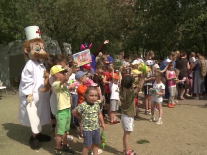 Праздник для пациентов Областной детской больницы устроили в День защиты детей