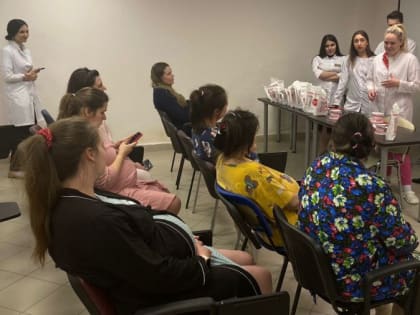 Будущие стоматологи провели уроки здоровья для детей и беременных свердловчанок