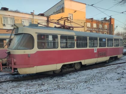 В Екатеринбурге трамвай протащил коляску с ребенком-инвалидом