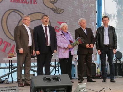 Сергей Никонов и Антон Шипулин поздравили жителей Лесного с Днем города