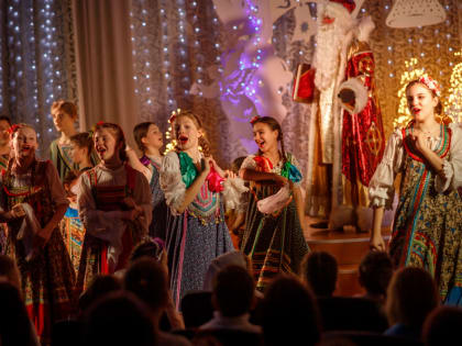 Митрополит Евгений открыл Архиерейскую Рождественскую ёлку для детей военнослужащих