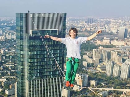 Канатоходец из Екатеринбурга поставил мировой рекорд на «Москва-сити»