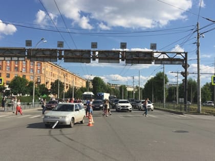 В Екатеринбурге водитель сбил десятилетнюю девочку на велосипеде