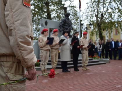 Памятные акции прошли в Екатеринбурге по случаю Дня солидарности в борьбе с терроризмом