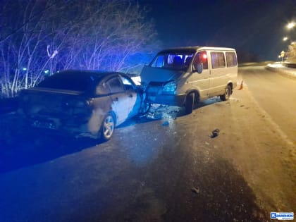 В Каменске-Уральском пьяный водитель выехал на встречку, где устроил лобовое столкновение. Есть пострадавший