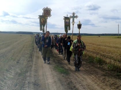 Симеоновский крестный ход продолжает шествие по Алапаевской епархии