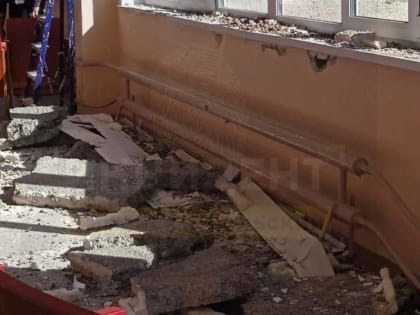 В школе Каменска-Уральского обвалился оконный проём после замены окон