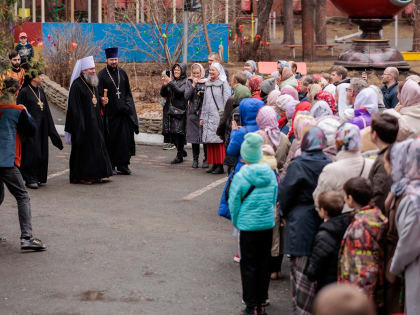 Владыка Евгений совершил всенощное бдение в екатеринбургском храме целителя Пантелеимона