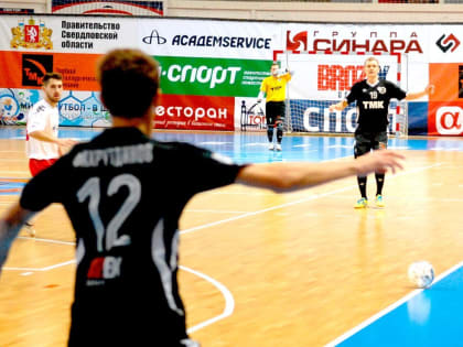 «Синара» дала бой лидеру