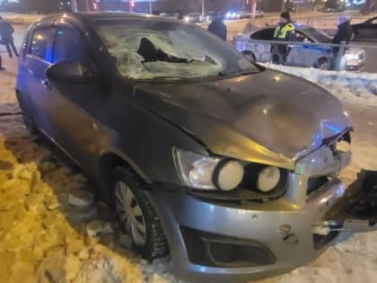 В Екатеринбурге автомобиль «Chevrolet Aveo» сбил на тротуаре четырёх пешеходов