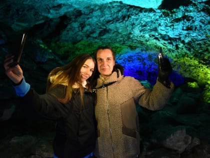 Туристы из Екатеринбурга прошлись по 20 гротам Кунгурской пещеры