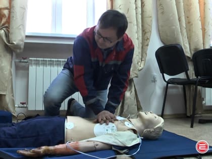 Ученики медицинского класса Ревды познакомились с работой Станции скорой помощи
