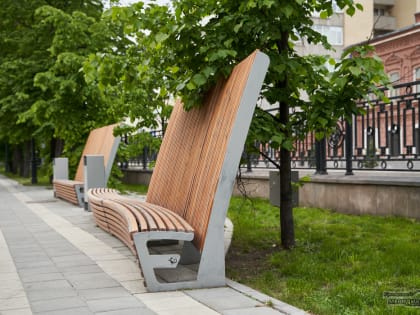 В Екатеринбурге начали устанавливать малые архитектурные формы на Вайнера