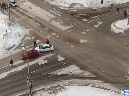 Водитель торопился завершить маневр. ДТП на перекрестке Каменска-Уральского