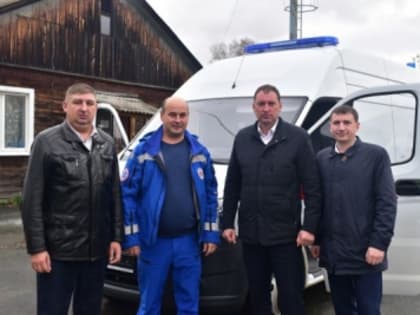 Тавдинскому городскому округу вручили ключи от новой современной машины скорой помощи