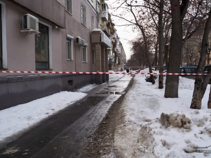 Власти Екатеринбурга предупредили об опасности схода снега с крыш