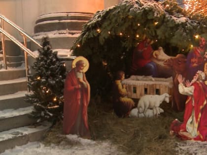 Дети из многодетных и малоимущих семей получили сладкие подарки