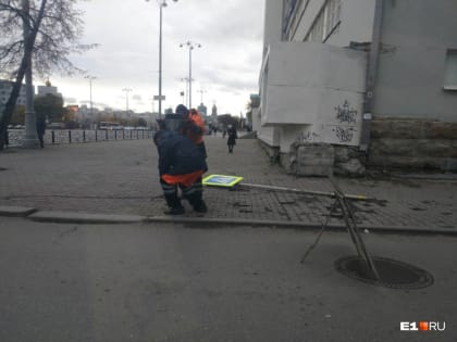 На проблемном перекрестке Ленина — Толмачева начали строить пешеходный переход