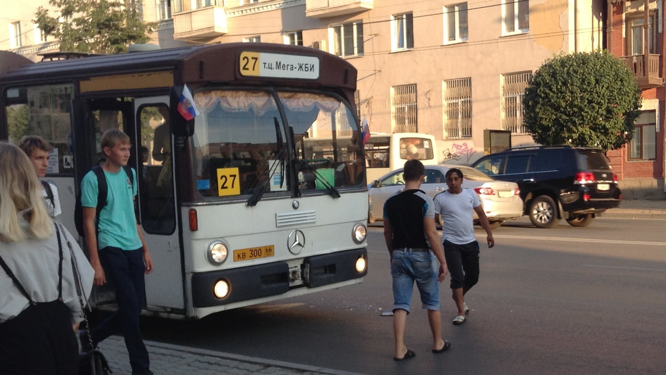 Автобус в городе. 27 Автобус Екатеринбург. Автобус 26. Маршрутка как автобус.