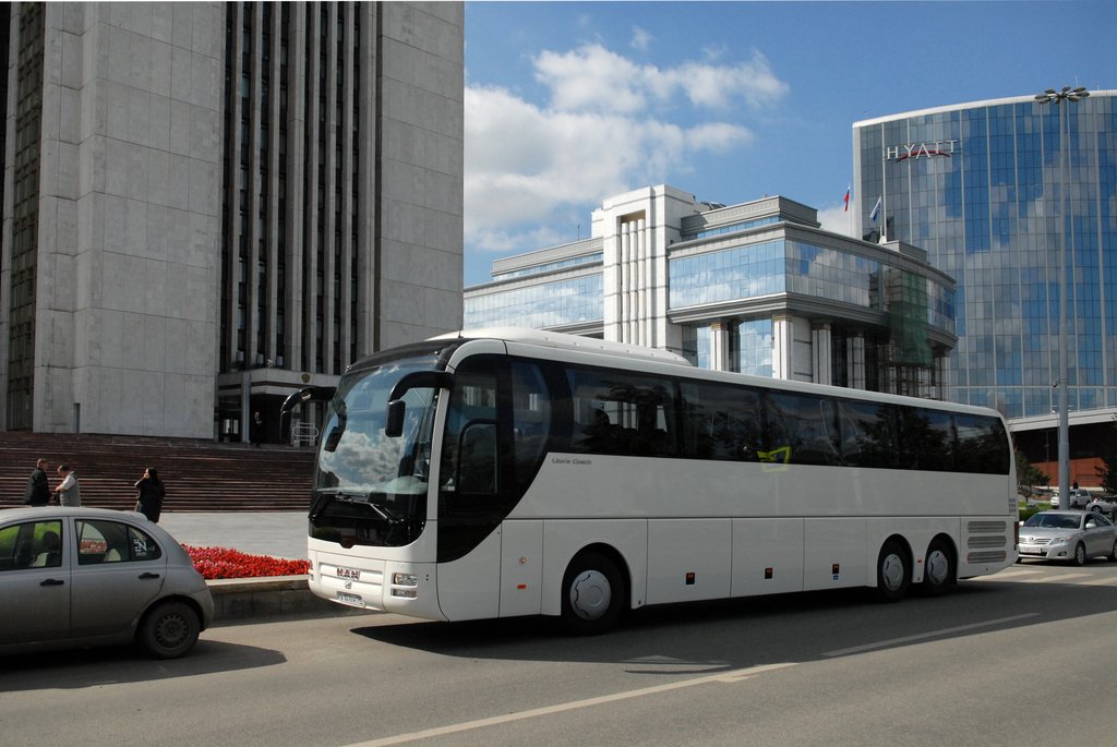 Снять автовокзал. Автобусы с автовокзала Северный. Автобус Екатеринбург автовокзал. Северный автовокзал Екатеринбург. Автовокзал Екатеринбург пассажирский.