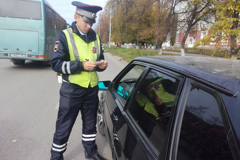 Работа гибдд каменск уральский. Стоп контроль ГИБДД. Рейд ГИБДД Каменск-Уральский. Стоп контроль ГИБДД рейд. Стоп-контроль ГИБДД Каменск-Уральский.