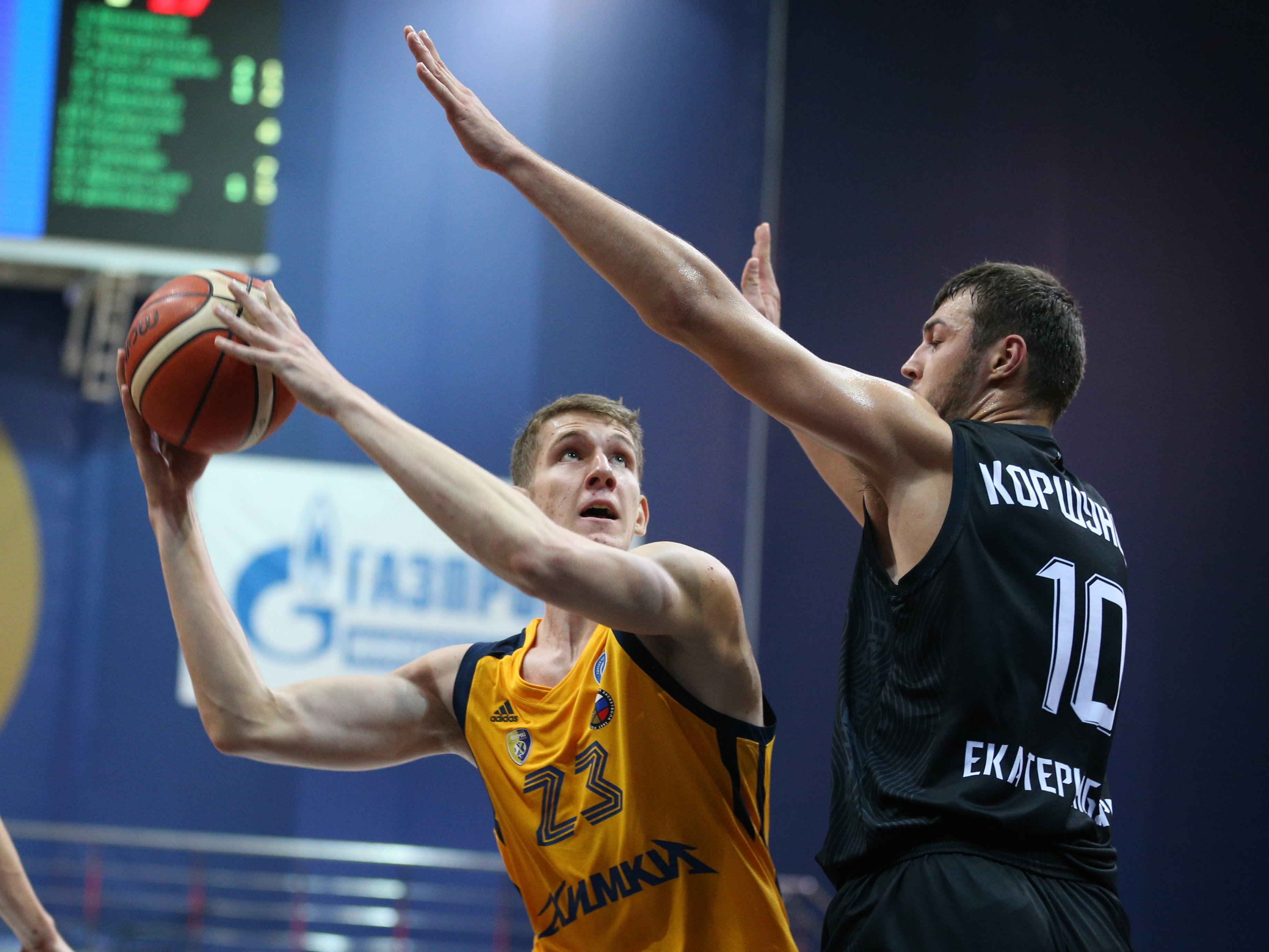 You basketball now. БК Урал 2010. Уральские баскетболисты. Матч по баскетболу. Первый баскетбол в России.