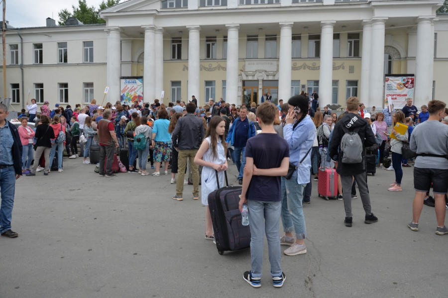 Новости смена. Лагерь Рассветный Екатеринбург 4 смена 2019. Лагерь Рассветный 2 смена 98 год.