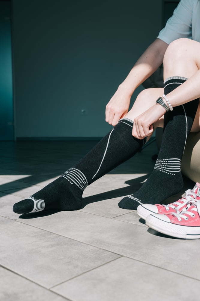 Водонепроникні шкарпетки DexShell Longlite Socks 2.0 сірі смужки розмір S, чорний, сірий – фото 5