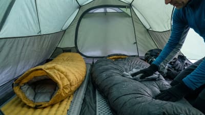 Зимовий спальник: пух чи синтетика