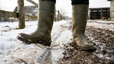 Чи ковзають гумові чоботи взимку і яка підошва потрібна