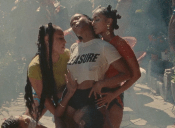 6 Common Sex Drive Mismatches in Polyamory (And What To Do)