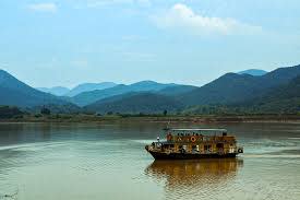 Pochavaram to Papikondalu 1-Day School Package (LKG to 10th)