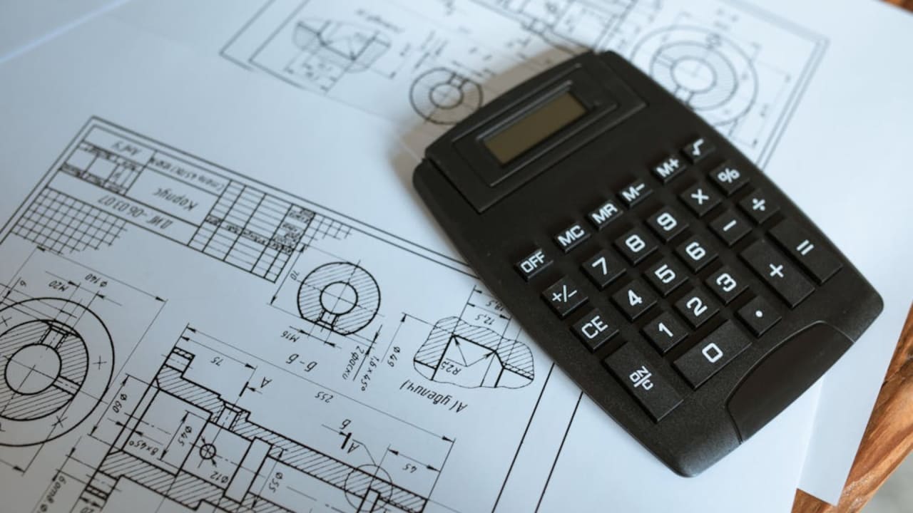 Sample mechanical drawing in AutoCAD — orthographic views, dimensions, and tolerances for engineering students Pakistan