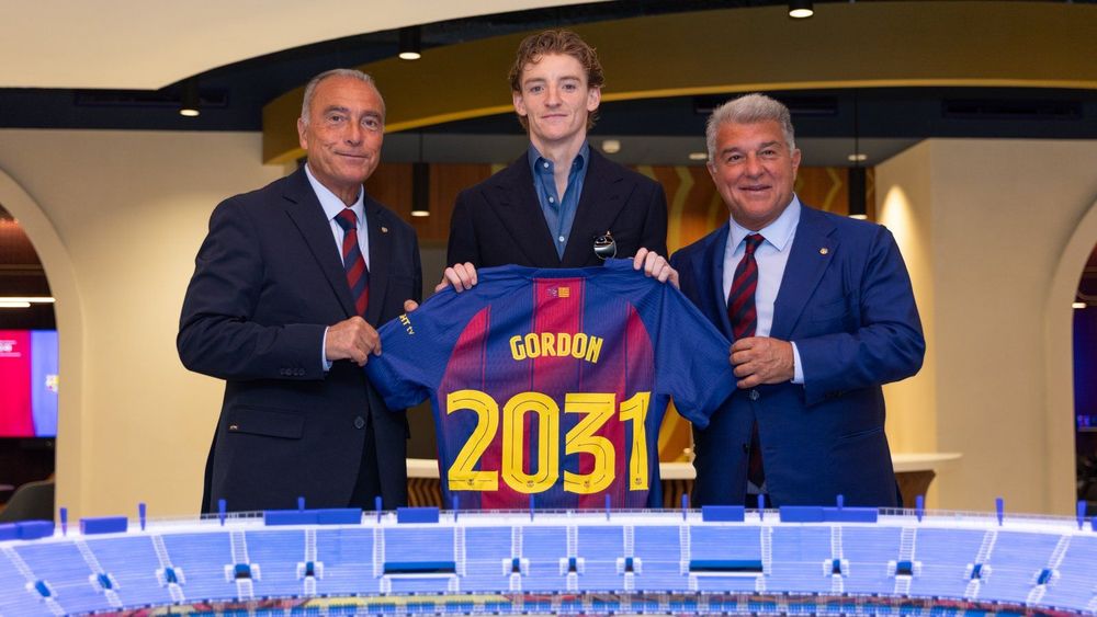 Gordon signs five-year deal with Barcelona and vows to repay childhood faith