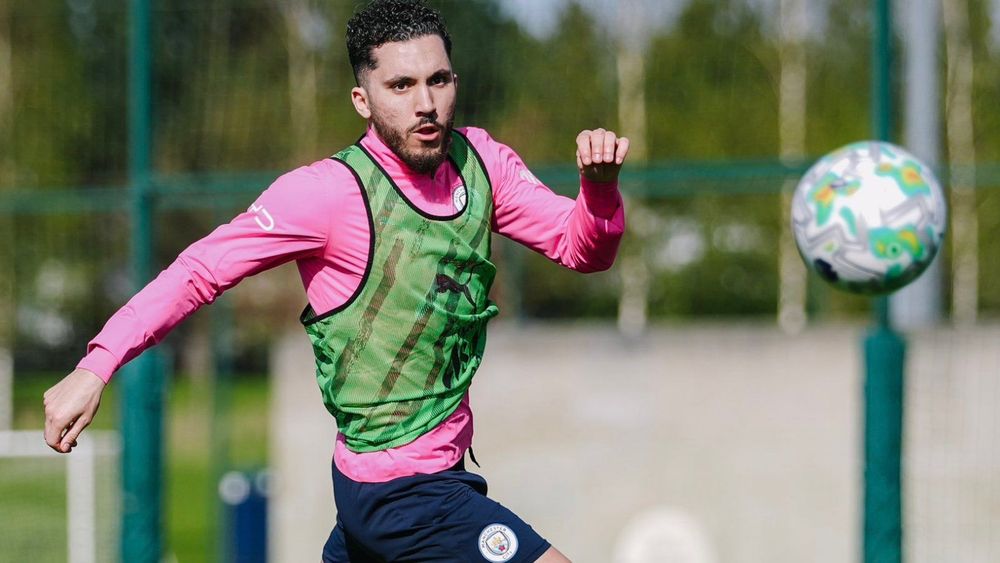 Deschamps avverte privatamente l'asso del Man City Cherki riguardo alla dichiarazione "schiacceremo tutti" per la Coppa del Mondo, prima di chiarire la situazione