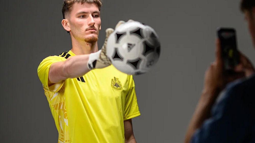 Newcastle verpflichtet den französischen U21-Torhüter Jaouen in der ersten bedeutenden Transferaktion des Sommers